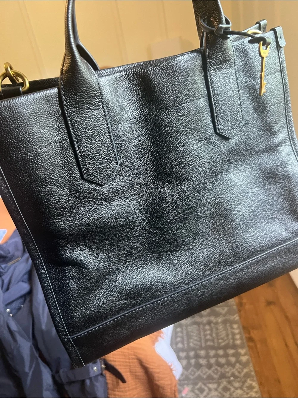 Fossil Black Leather Tote with Gold Hardware and Adjustable Strap - Picture 7 of 14